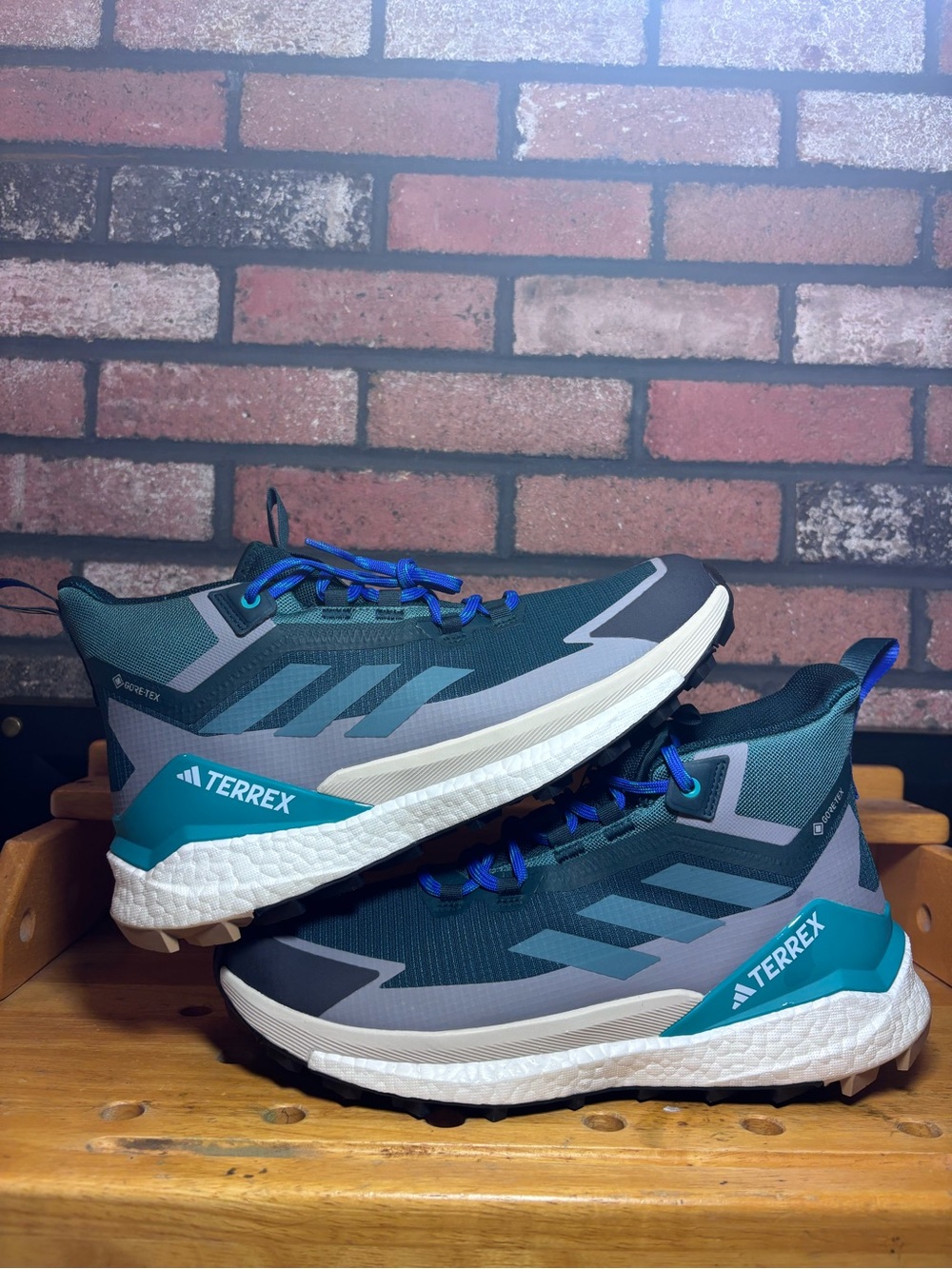 Adidas Terrex x Free Hiker 2.0 Gore-Tex Aurora Teal Shoes JQ9900 Men's Sz 11 - Picture 2 of 8